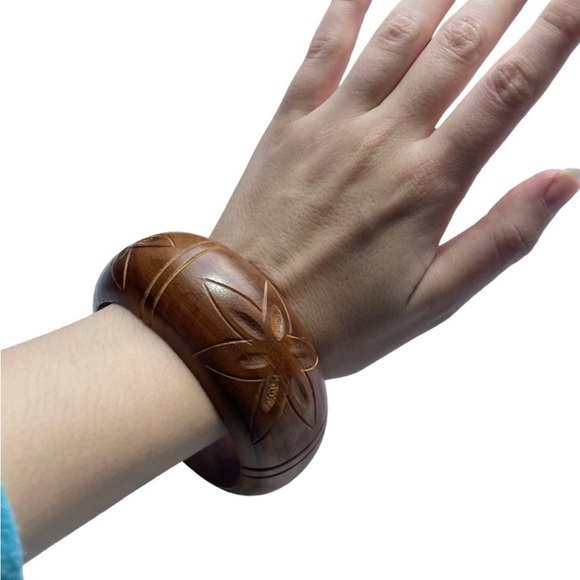 Vintage Brown Wooden Hand Carved Flower Bohemian Casual 70s Style Bracelet - Picture 9 of 9